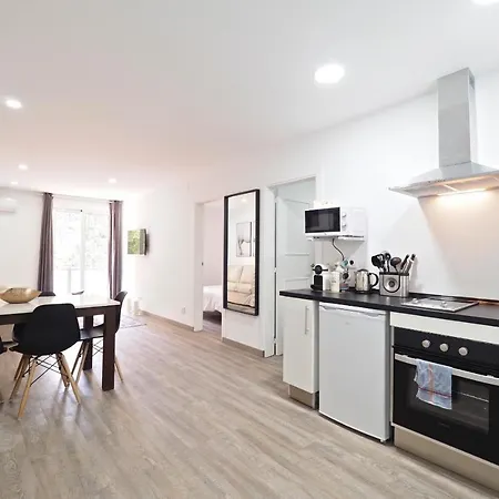 The White Flats Les Corts Apartment *