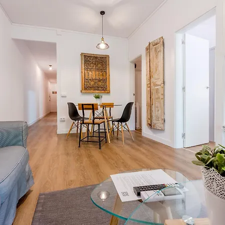 The White Flats Les Corts Apartment *