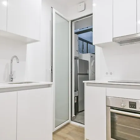 The White Flats Les Corts