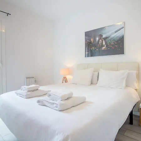 The White Flats Les Corts Apartment