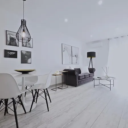 The White Flats Les Corts Apartment