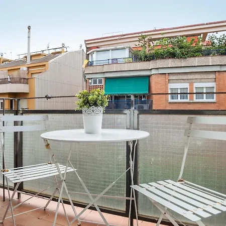 The White Flats Les Corts Apartment *