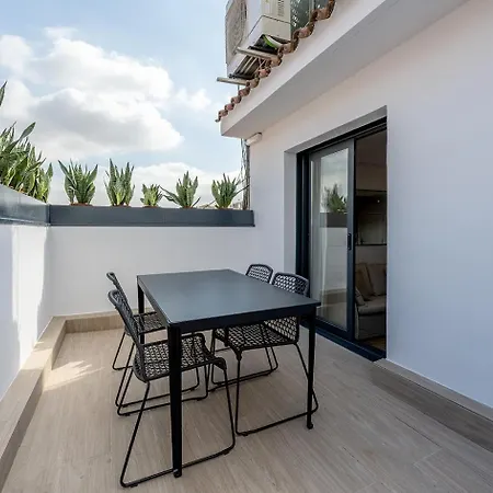 The White Flats Les Corts Apartment *