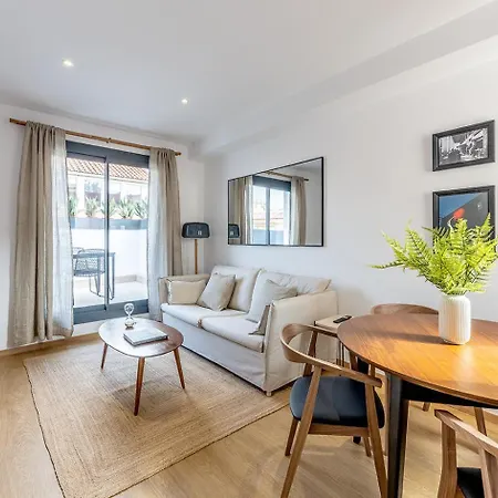 The White Flats Les Corts Apartment *