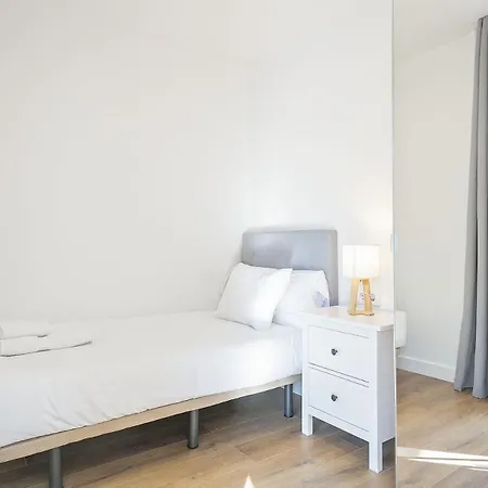 The White Flats Les Corts