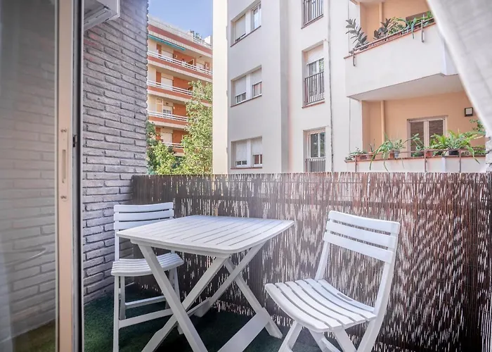 The White Flats Les Corts